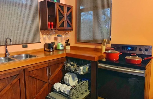 Los Angeles House | 20 minutes from La Fortuna, a Family-Sized House W/Nice Porch for Bird-watching