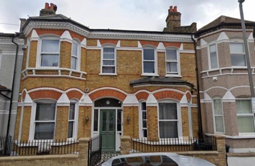 Tooting Apartment | 20 Minutes to central London. Stylish 2 bed apartment with skyline views