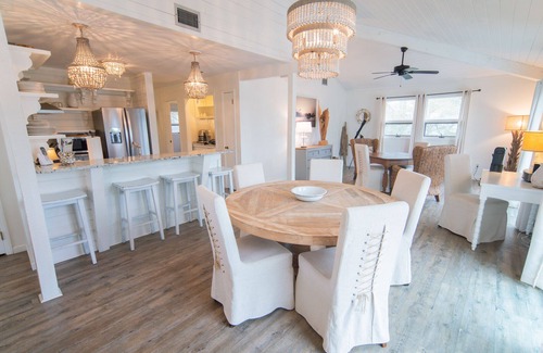Plantation House | 20% OFF FALL! 3BR/2BA 1st Tier w/Easy Beach Access & Clubhouse w/Pool!