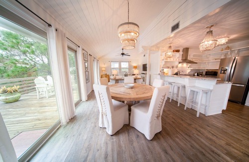 Plantation House | 20% OFF FALL! 3BR/2BA 1st Tier w/Easy Beach Access & Clubhouse w/Pool!