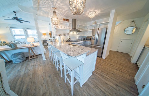 Plantation House | 20% OFF FALL! 3BR/2BA 1st Tier w/Easy Beach Access & Clubhouse w/Pool!