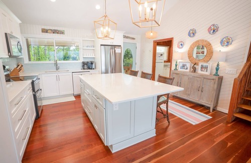 Plantation House | 20% OFF FALL! BAYFRONT - Old Florida Style Cottage w/private dock!