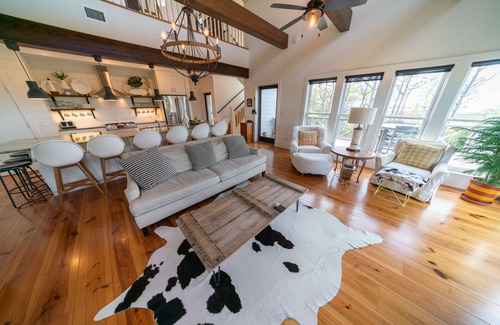 Plantation House | 20% OFF FALL! Bayfront, Handi-cap Accessible w/Pool & Elevator, Kayaks