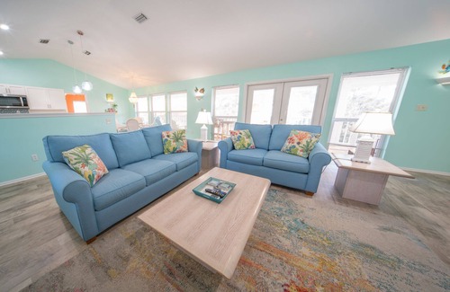 Plantation House | 20% OFF FALL! Beach Cottage inside Plantation, Sleeps up to 8, Pet Friendly