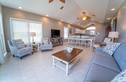 Plantation House | 20% OFF FALL! Beachfront, 5BR/4BA Sleeps 10, 3 Community Pools!