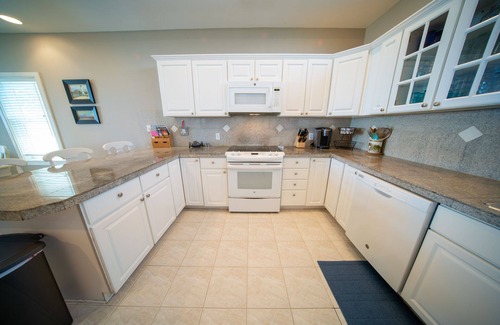 Plantation House | 20% OFF FALL! Beachfront, 5BR/4BA Sleeps 10, 3 Community Pools!