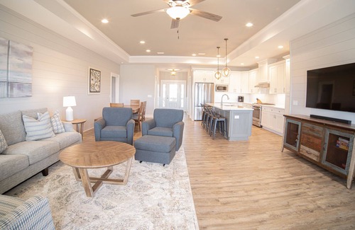 East End House | 20% OFF FALL! 'Two Shores', 4BR/4BA, Community Pool & Dock, Beach and Bay!