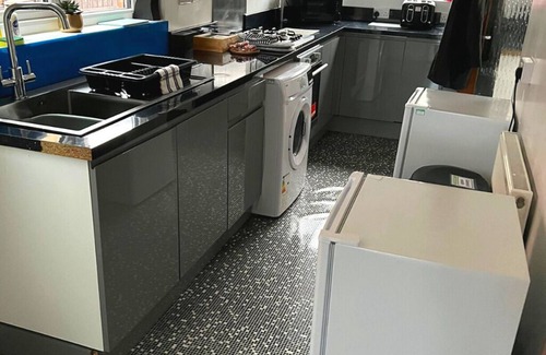 Nottingham Apartment | 20% Off | Featured | 4 Bedroom House | Close Wollaton