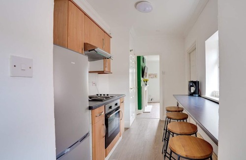 Newbottle House | 20%Off -Furnished House/Wi-Fi/Free parking/6 Guest