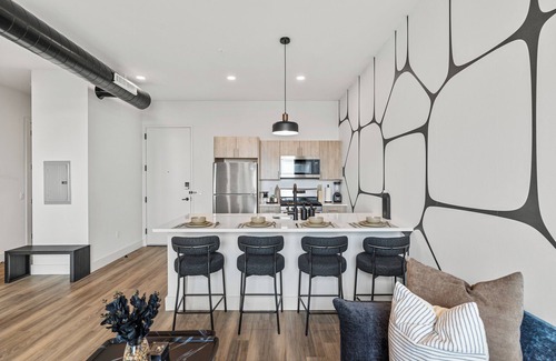 East Orange Apartment | 20% off, King Bd, Free Prkn, NYC View, 8min Train