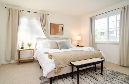 Ontario House | 20% OFF Weekly Stay - 4 BR - 3 miles to Airport