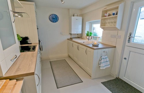 Beaumaris Apartment | 20 Rosemary Lane - a coastal that sleeps 4 guests in 2 bedrooms