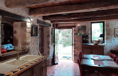 Dormelles Cottage | 20' south of Fontainebleau, the Eden barn in its green setting
