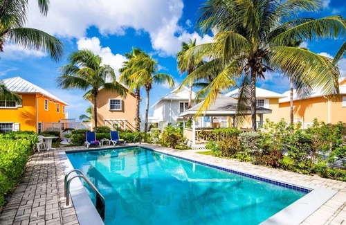 North Side Villa | 20 Steps to the Beach -SUMMER DISCOUNT-