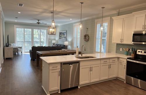 Jekyll Island Condo | 20% weekly discount! 3 BR Condo. End Unit. Walk to Marina & Zachrys!