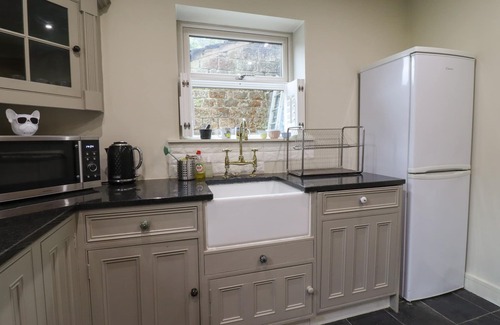 Dobcross Cottage | 20 Wool Road