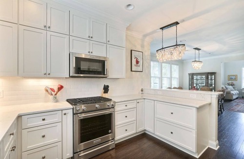 Bluffton House | 200 Goethe Rd - LUXURY COTTAGE IN DOWNTOWN BLUFFTON! MINUTES TO MAY RIVER!