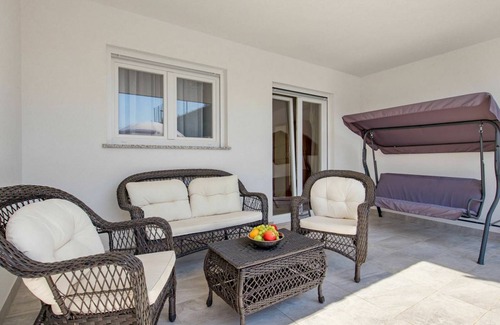 Pinezici Other | 200 m² Accommodation ∙ 4 bedrooms ∙ 10 guests