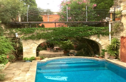 Sernhac House | 200 m2 artist's house in historic village 3km from Pont du Gard
