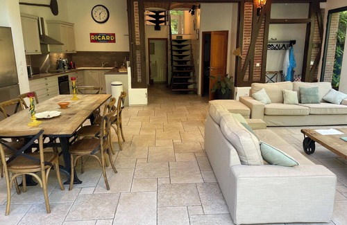 Montevrain House | 200 M2 Dreamhouse for 10 with private pool and garden in beautiful park