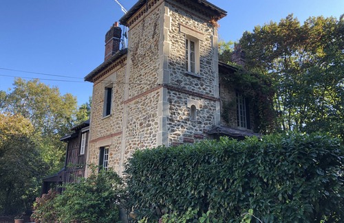 Montevrain House | 200 M2 Dreamhouse for 10 with private pool and garden in beautiful park