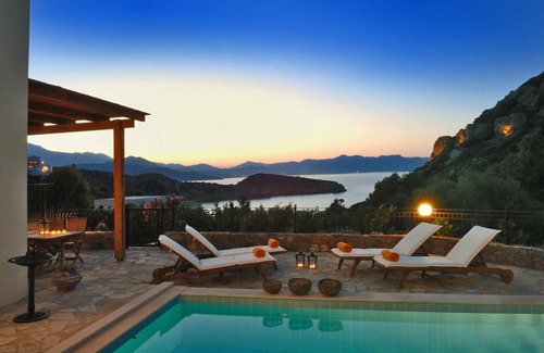 Istron Villa | 200 m² Villa ∙ 4 bedrooms ∙ 10 guests