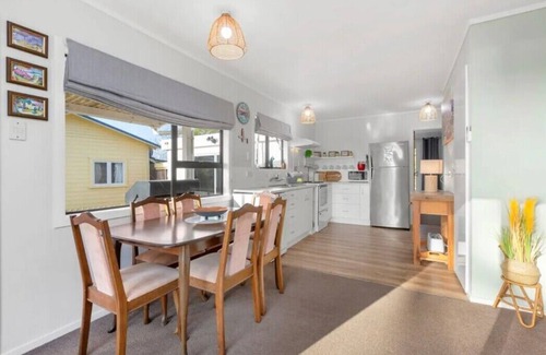 Raglan Cottage | 200 meters from town, just across the road from the water.