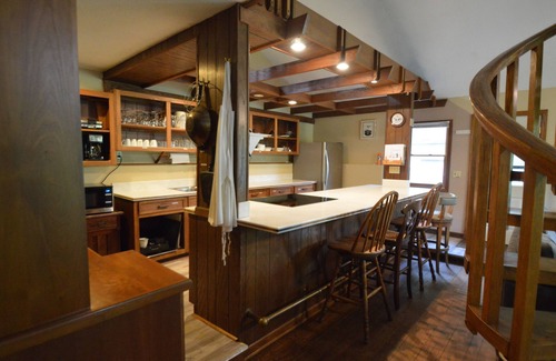 New Plymouth House | 200+ private wooded acres to explore onsite, with DirecTV, WiFi, & Pet Friendly