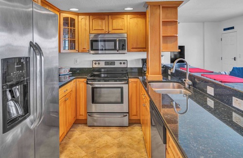 Clearwater Beach Condo | $200 SUMMER SPECIAL SEPT 1-25. READ OUR 5 STAR REVIEWS . FLORIDA SEPT ARE HOT!n