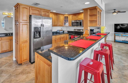 Clearwater Beach Condo | $200 SUMMER SPECIAL SEPT 1-25. READ OUR 5 STAR REVIEWS . FLORIDA SEPT ARE HOT!n