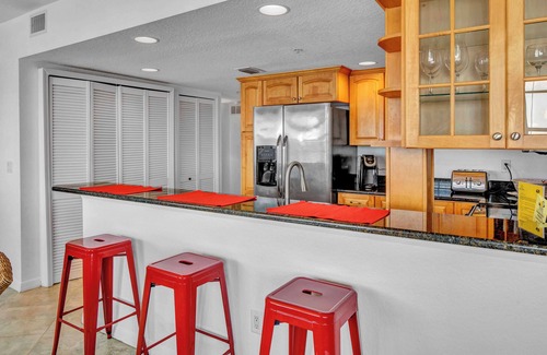 Clearwater Beach Condo | $200 SUMMER SPECIAL SEPT 1-25. READ OUR 5 STAR REVIEWS . FLORIDA SEPT ARE HOT!n