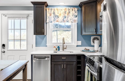 Hyannis Condo | 200 Yards from Sea Street Beach and Shared Pool Access!