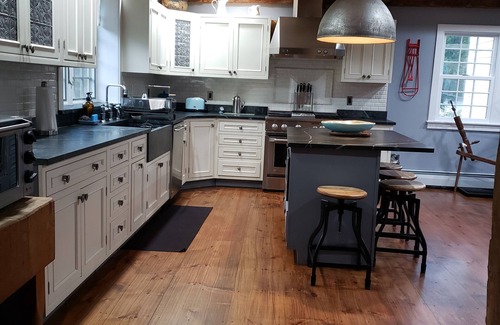 Heath House | 200 Year old updated Farmhouse on 12 acres - near Berkshire East Mountain Resort