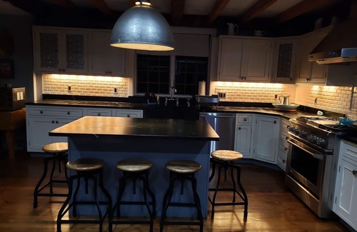 Heath House | 200 Year old updated Farmhouse on 12 acres - near Berkshire East Mountain Resort
