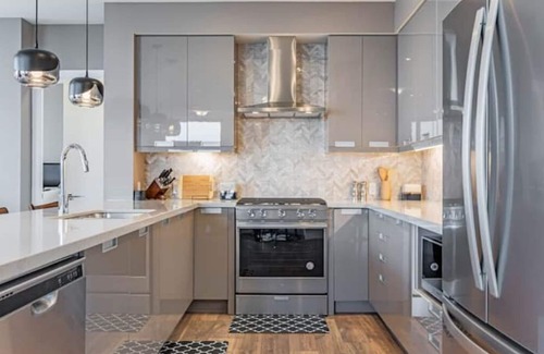 Hurontario Apartment | 2000sqf Penthouse close to Toronto Pearson Airportn