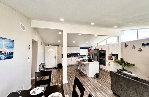 Allied Gardens House | 2000SqFt Oasis Outdoor Patio BBQ for Family 6Beds, 4KTV, 4BedRoom, Fast EV 🔌