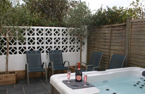 Croyde Bay House | 200m from Croyde beach, a refurbished 60's bungalow, 5 mins from vill