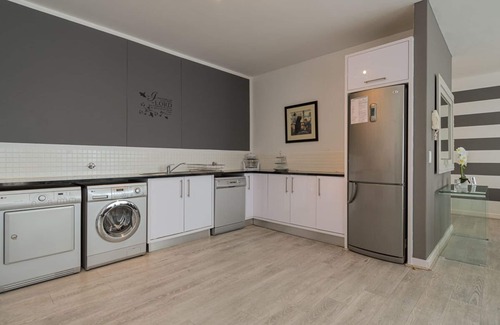 Century City Apartment | 200sqm Top Floor apartment, 3 bedrooms 3 bathroom apartment in Cape Town