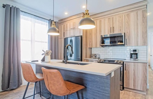 Bromont Apartment | 201 Condo au rez de chaussée , au coeur de Bromont