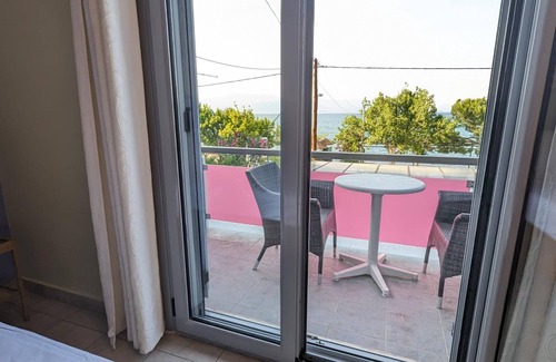Kamena Vourla House | 201 | Okeania 4 persons Room 1st Floor