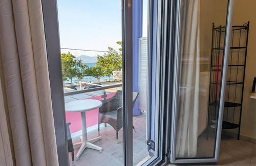 Kamena Vourla House | 201 | Okeania 4 persons Room 1st Floor