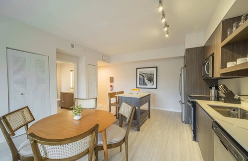 Glenvar Heights Apartment | #201 - Tucker Dadeland