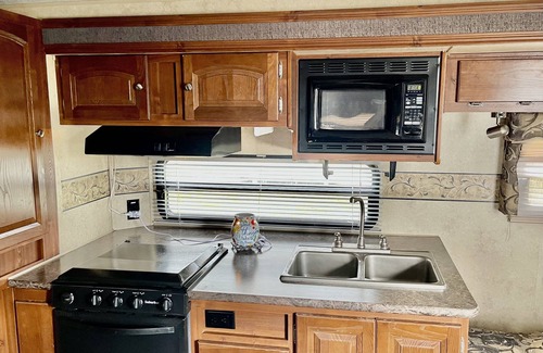Evansville RV Rental | 2010 Forest River Flagstaff Super Lite Camper-Sleeps 6-8