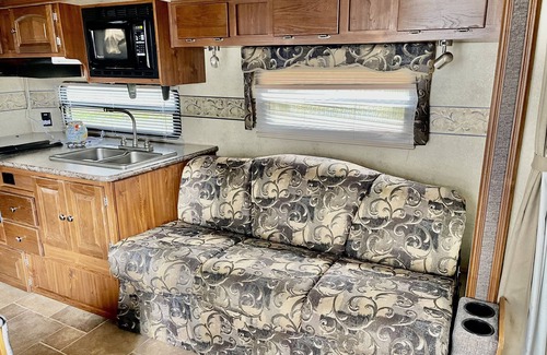 Evansville RV Rental | 2010 Forest River Flagstaff Super Lite Camper-Sleeps 6-8