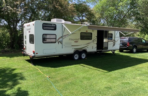 Evansville RV Rental | 2010 Forest River Flagstaff Super Lite Camper-Sleeps 6-8