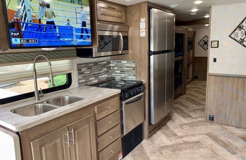Peoria House | 2019 Georgetown GT5 36B5 - 2 full baths, 3 slides outs, bunks & king bed