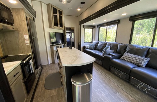 Bonners Ferry House | 2022 5th Wheel RV, 2BD, Sleeps 6, Kootenai River Views/Access, Picnic Table