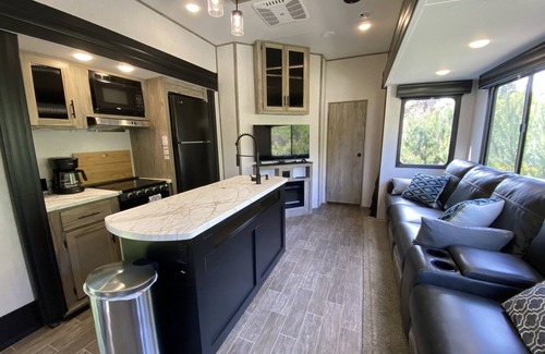 Bonners Ferry House | 2022 5th Wheel RV, 2BD, Sleeps 6, Kootenai River Views/Access, Picnic Table
