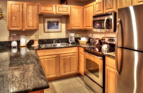 Peak 9 Apartment | 2023-4 Grand Timber One Bdr MASTER Ski-in/out 5 Star Breck, CO