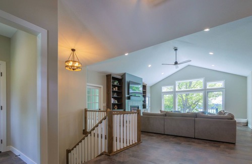 Alexandria House | 2023 Built Home on Lake Geneva. 5 Bed, 3-1/2 Bath sleeps 12!